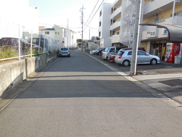 Local photos, including front road. Local (11 May 2013) Shooting