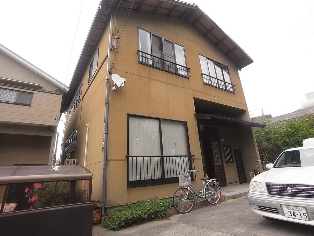 Local appearance photo. Local (11 May 2013) Shooting