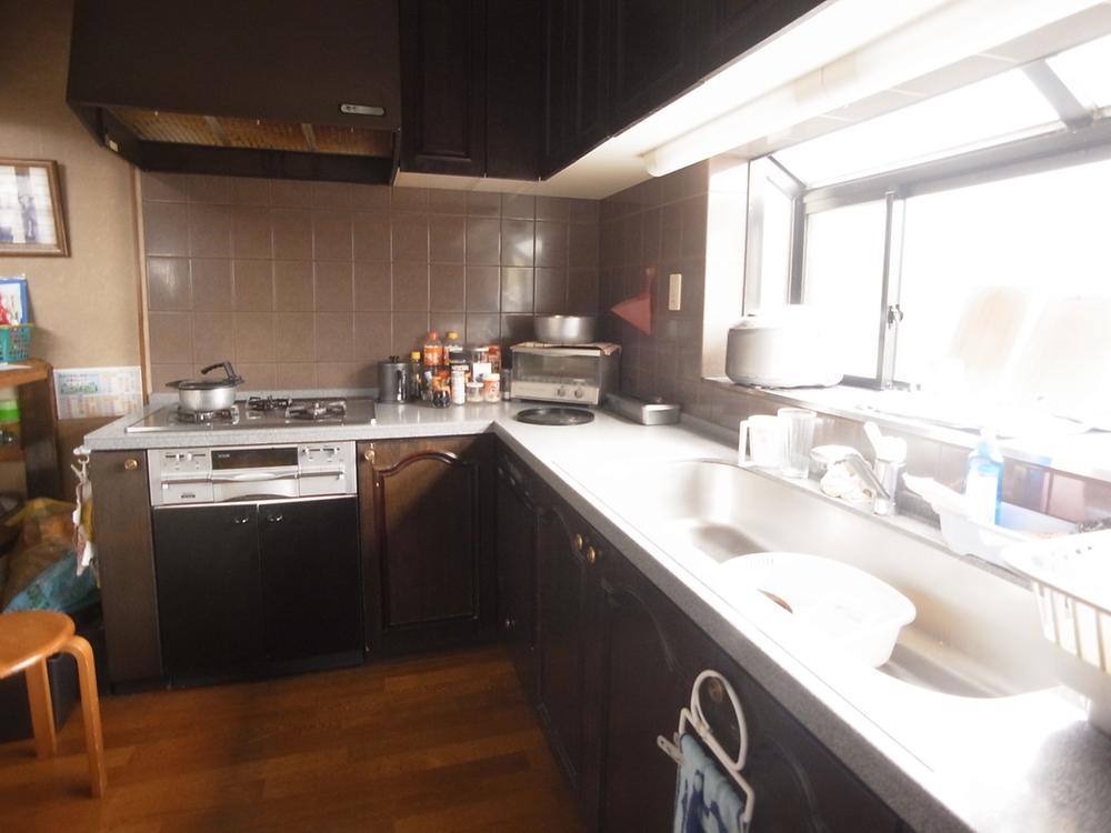 Kitchen. Indoor (11 May 2013) Shooting