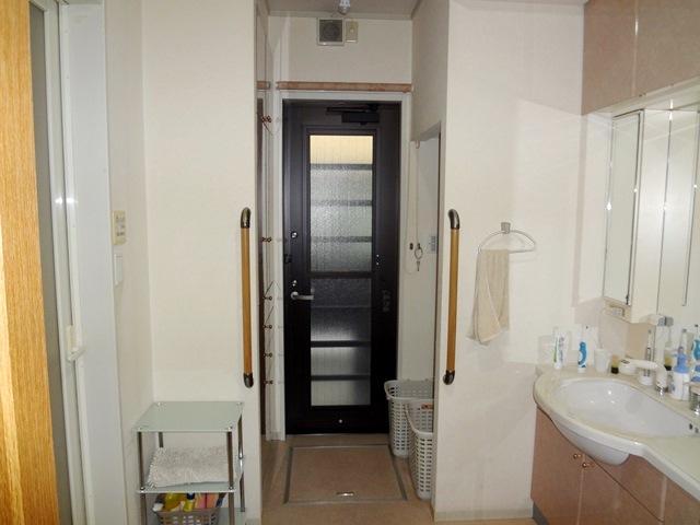 Bathroom. Indoor (10 May 2013) Shooting