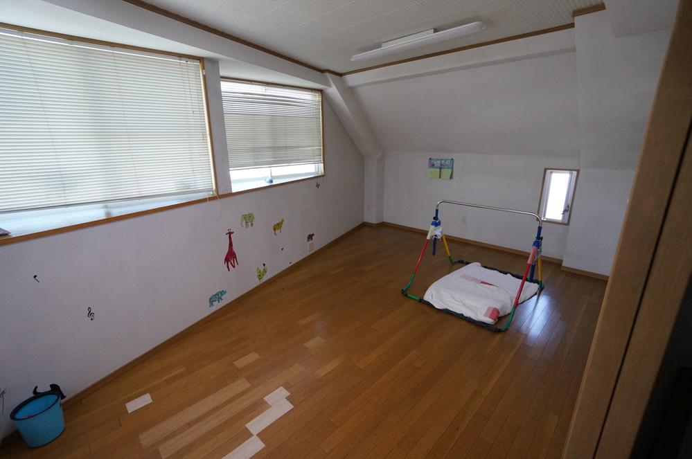 Non-living room. 3rd floor