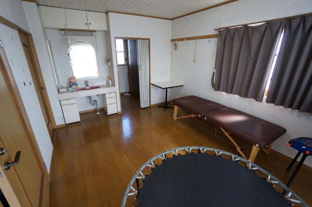 Non-living room. 3rd floor