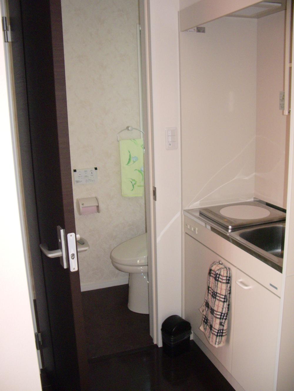 Wash basin, toilet. Indoor (11 May 2013) Shooting