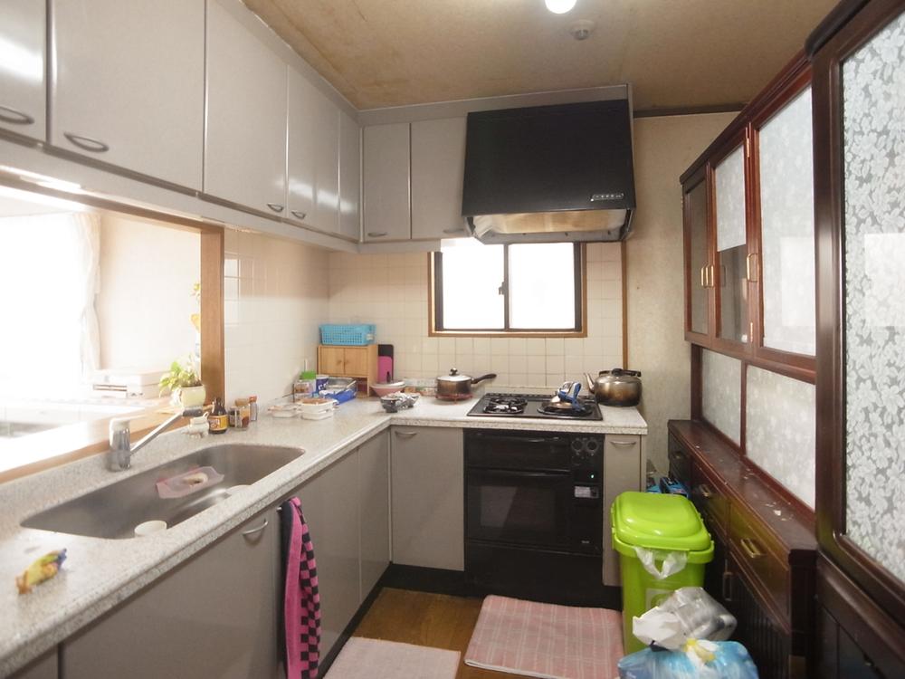 Kitchen. Indoor (11 May 2013) Shooting