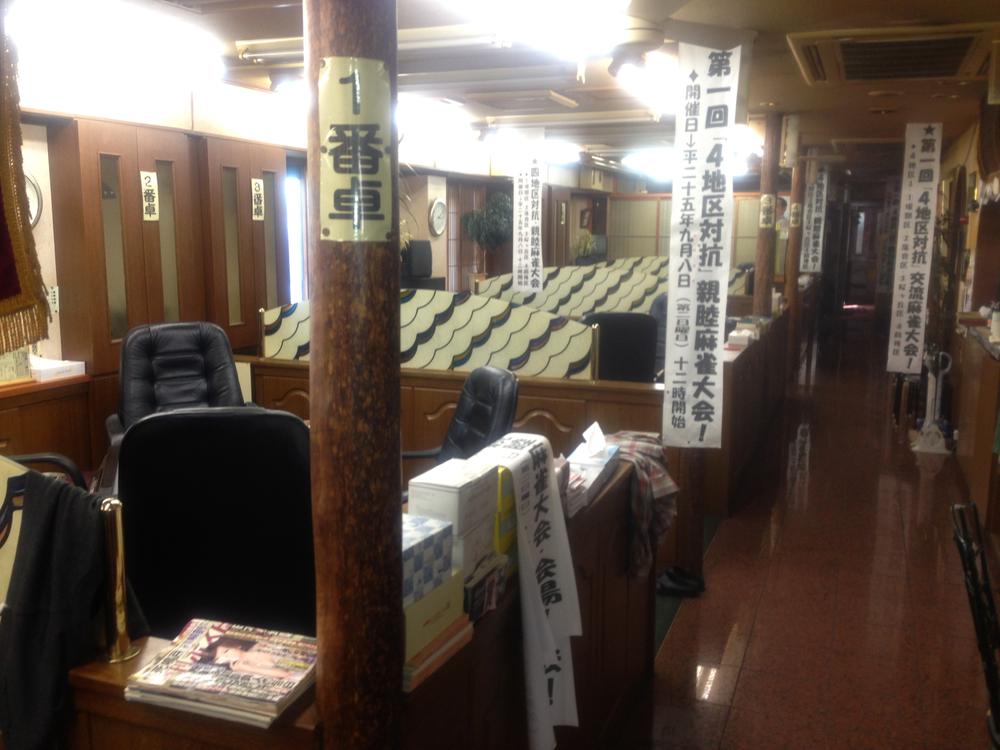 Other introspection. Mah-jongg parlor interior