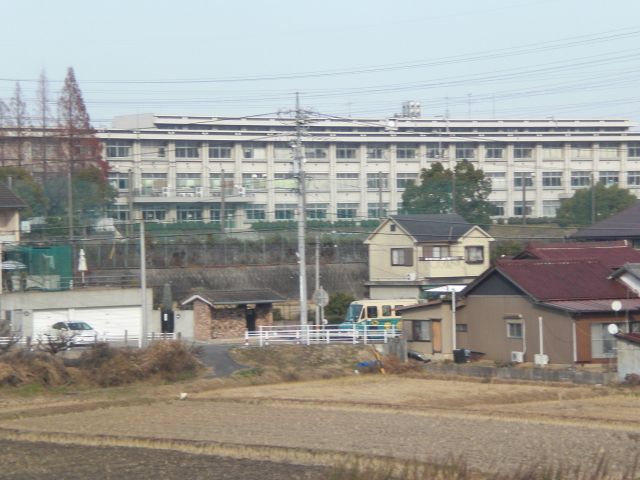 Junior high school. 840m up to municipal Sakae junior high school (junior high school)