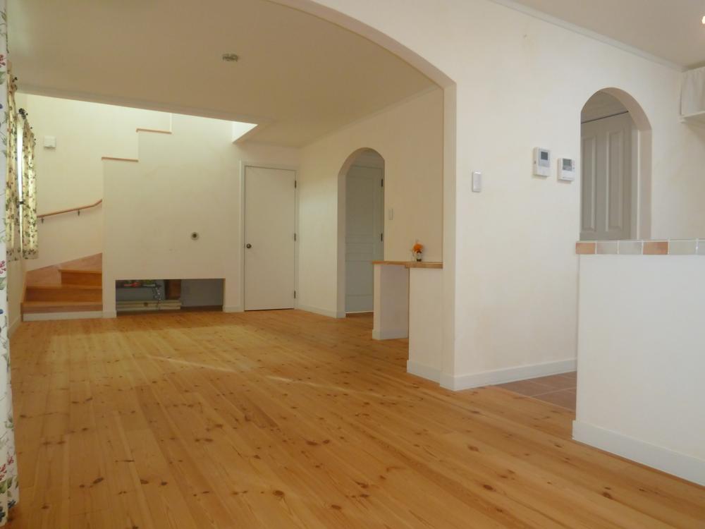 Living. Spacious commitment packed living! !