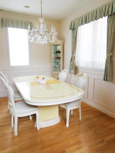 Non-living room. dining