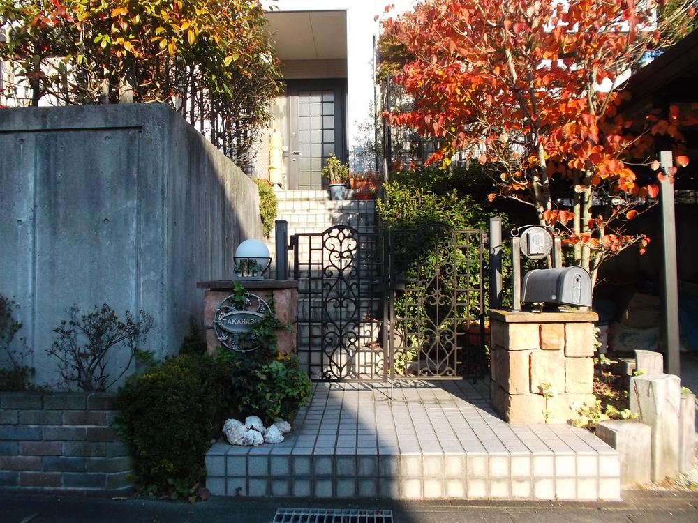 Entrance. Local (11 May 2013) Shooting