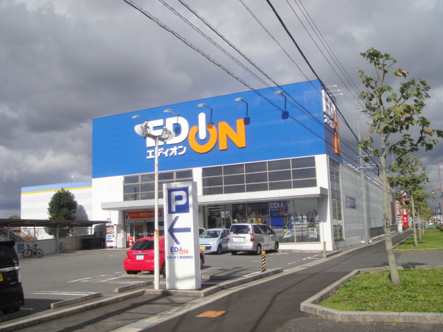 Home center. Eiden Misato Toyota store up (home improvement) 695m