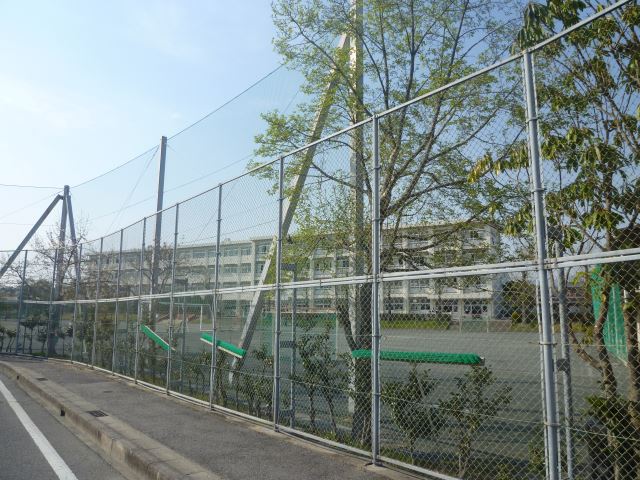 Junior high school. Municipal isatoic until junior high school (junior high school) 1100m