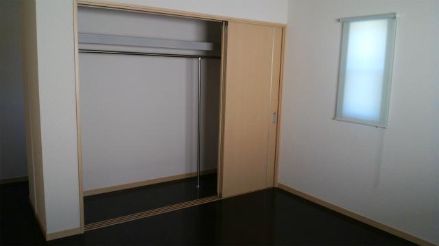 Receipt. The main bedroom in the closet