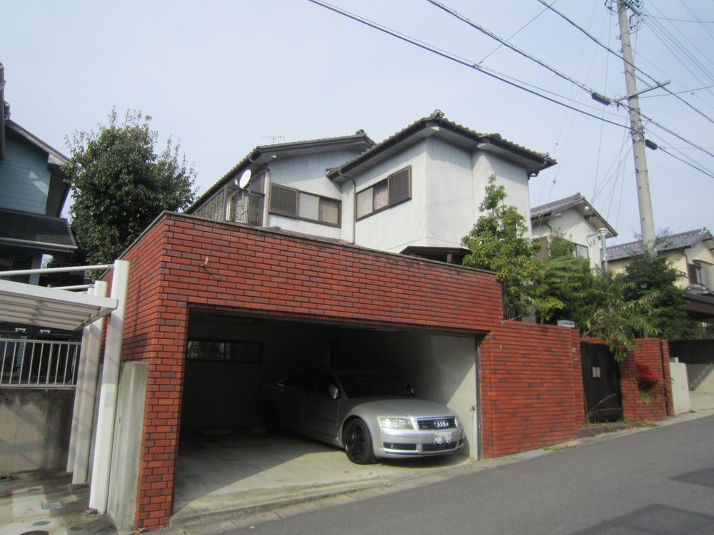 Local appearance photo. Local (12 May 2013) Shooting