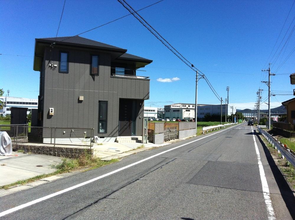 Local photos, including front road. Local (September 2013) Shooting ※ Frontal road Shoot the east direction