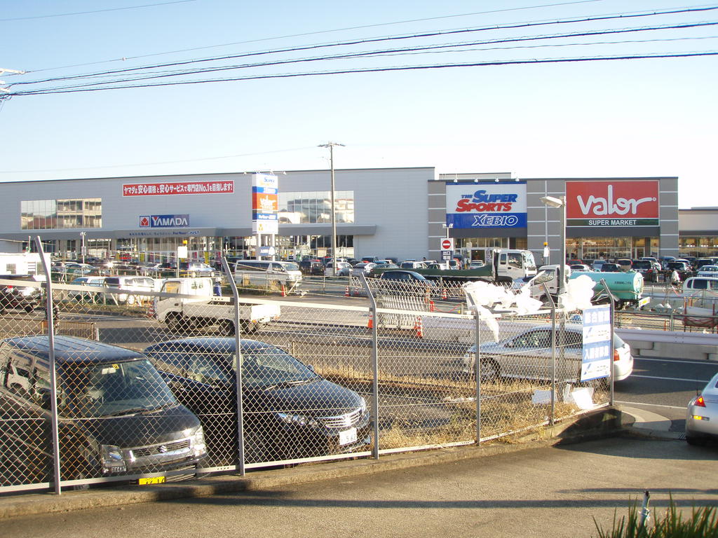 Supermarket. 400m to Barrow (super)