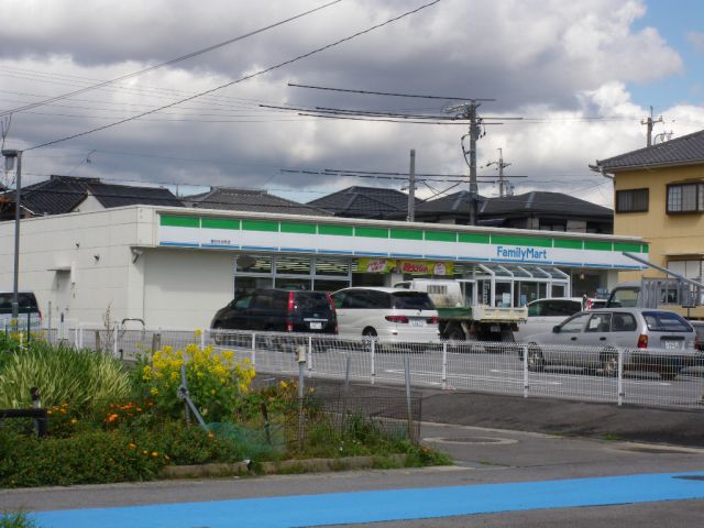 Convenience store. 1200m to Family Mart (convenience store)