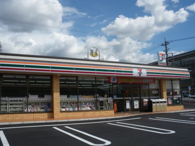 Convenience store. 140m to Seven-Eleven (convenience store)