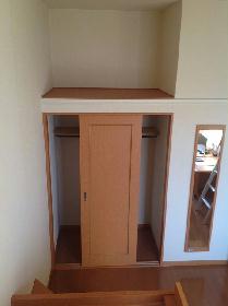 Receipt. It is a photograph of the same type of room. 