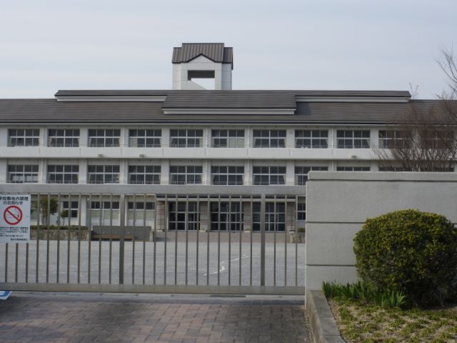 Primary school. Municipal Dojiyama up to elementary school (elementary school) 640m
