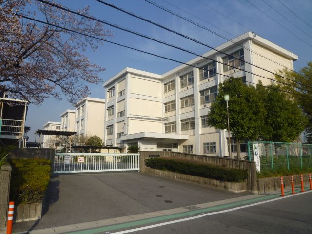 Primary school. 880m up to municipal water purification elementary school (elementary school)
