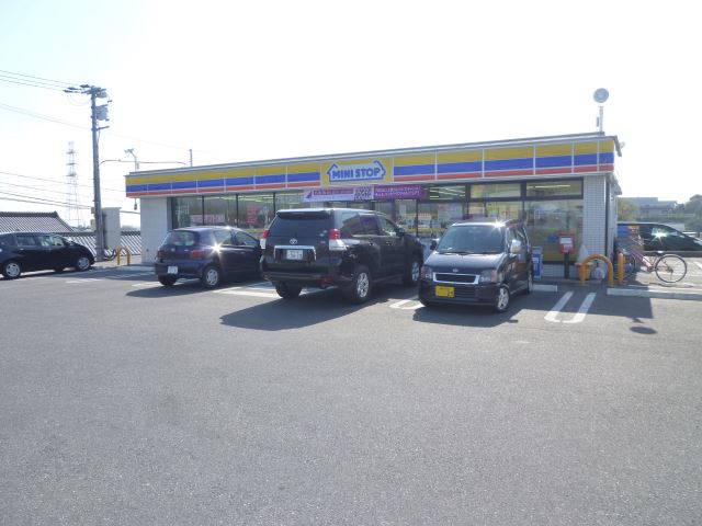 Convenience store. MINISTOP up (convenience store) 560m