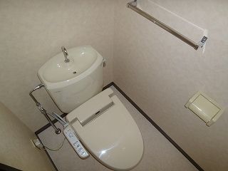 Entrance. You can set up a two-burner gas stove. 