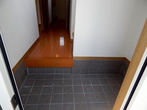 Entrance. Entrance 1