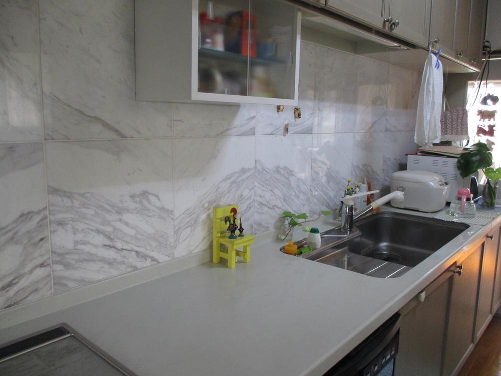 Kitchen. Indoor (11 May 2013) shooting IH stove, Kitchen with dishwasher is with. Marble panel is refreshing.