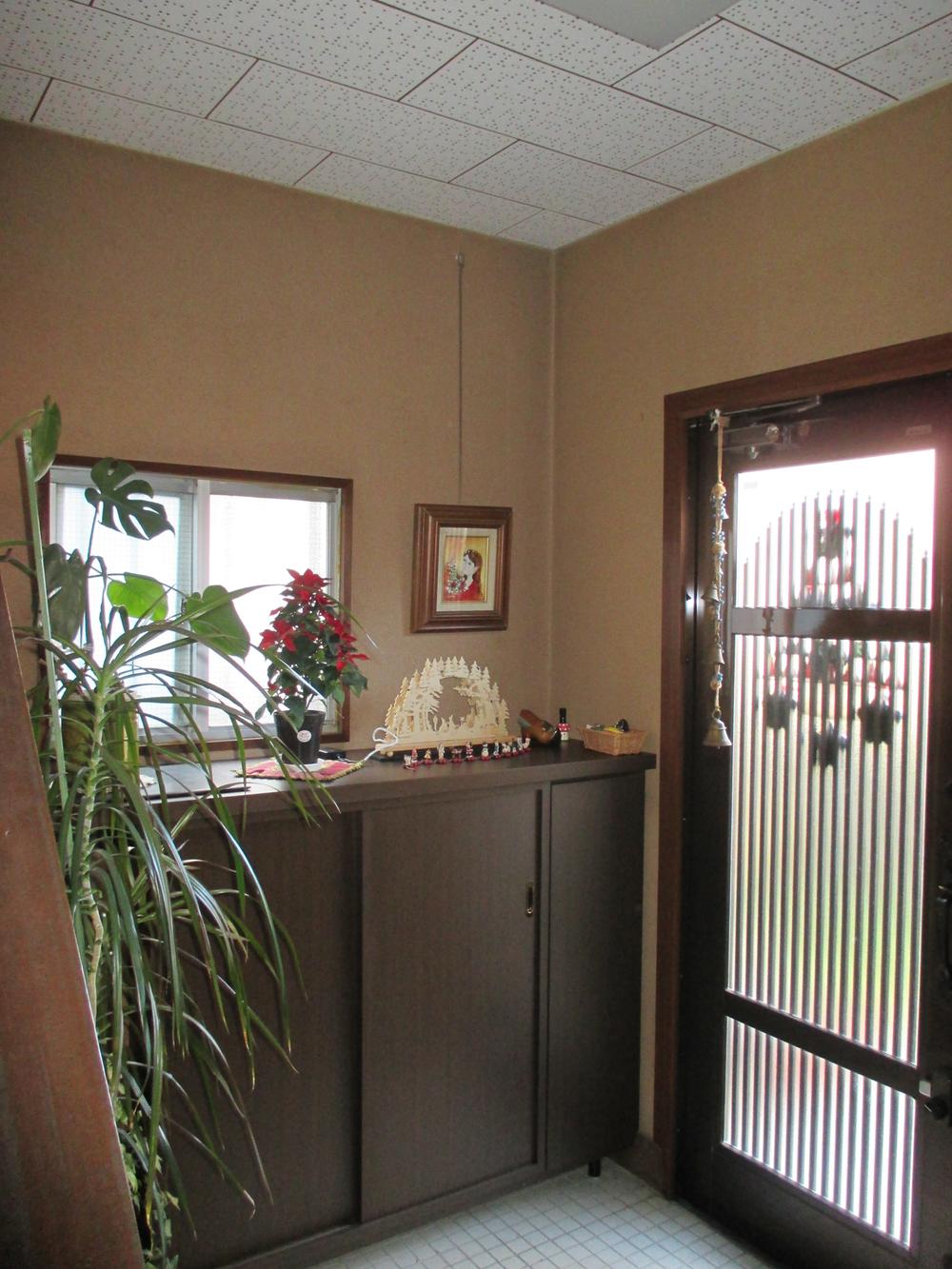 Entrance. Local (12 May 2013) Shooting