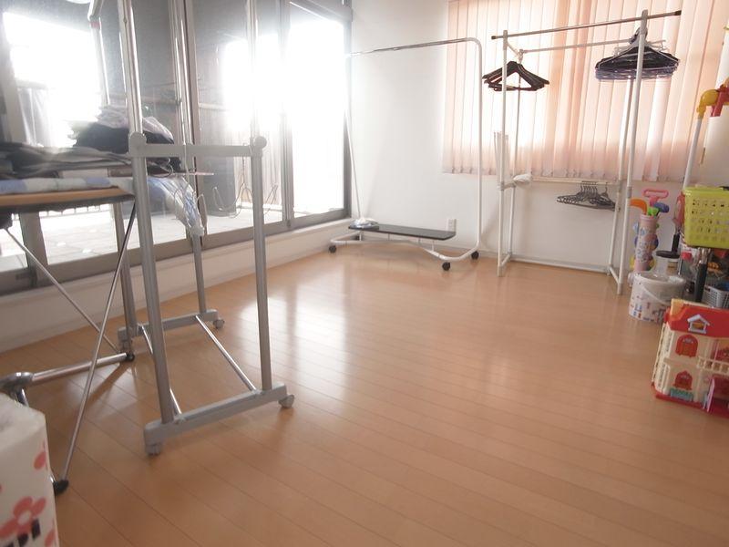 Non-living room. Indoor (11 May 2013) Shooting