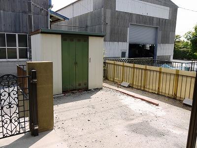 Garden. There is a storeroom in Nantei.