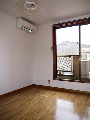 Non-living room. Second floor center of Western-style.