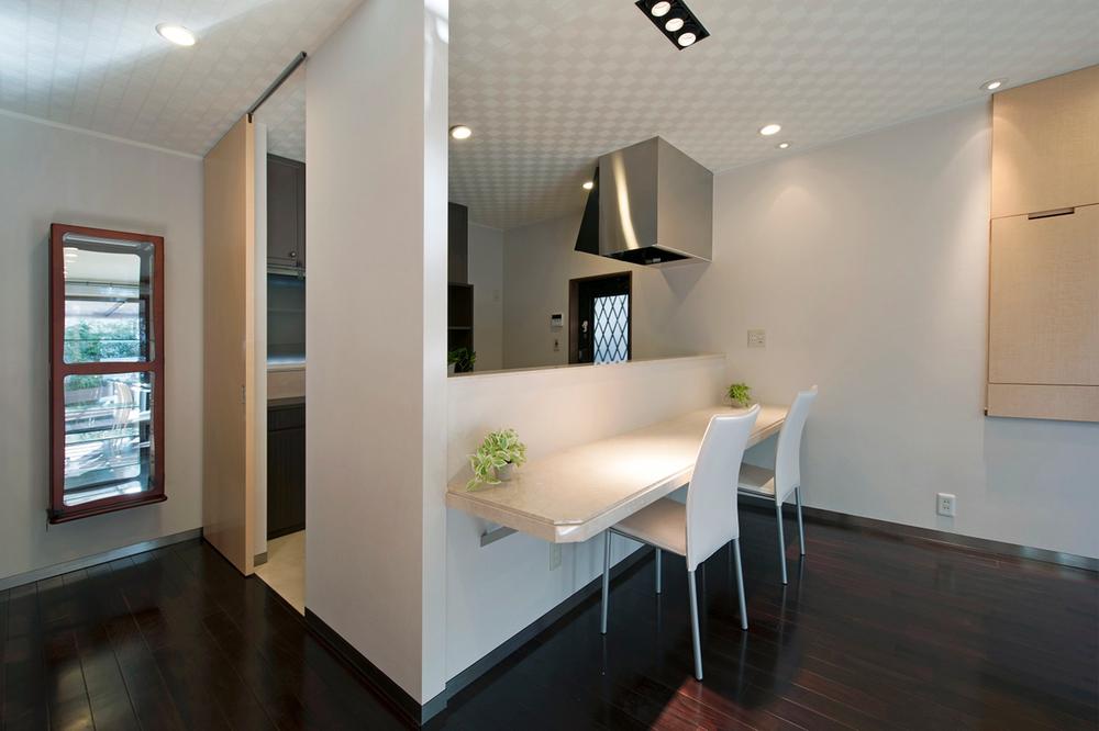 Kitchen. Modern finish with a white marble in the kitchen counter.