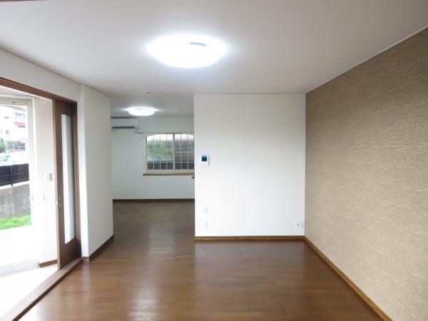 Living. And specification of the living accent Cross, It becomes calm atmosphere