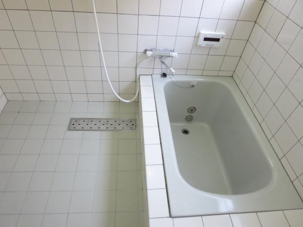 Bathroom. Please heal the fatigue of the day with a spacious bath