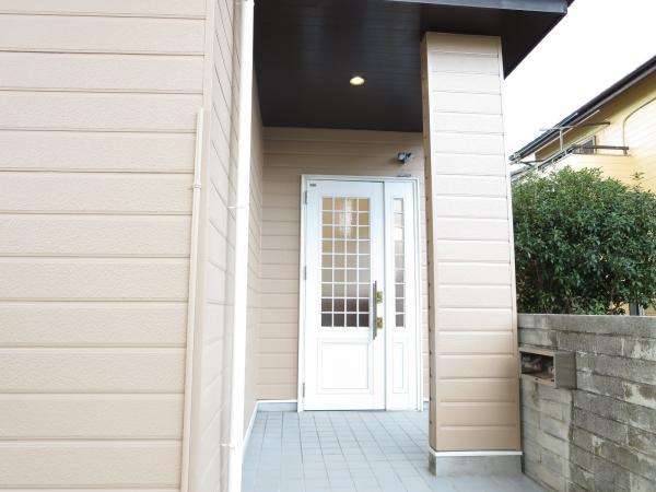 Entrance. It was replaced entrance doorknob.