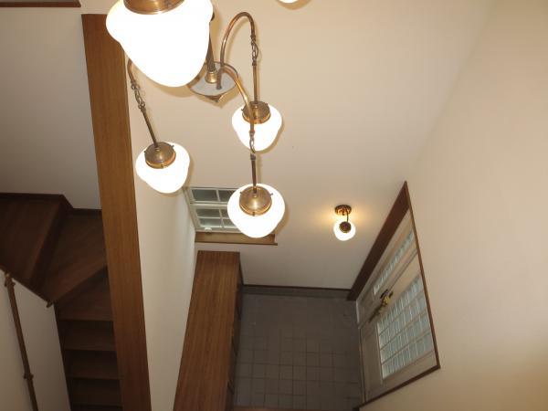 Local appearance photo. Since the entrance hall is ordered to blow through, There is a feeling of opening is pleasant.