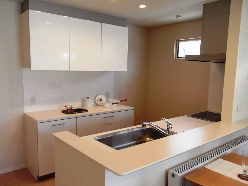 Kitchen. The back of the sink is, There is a cupboard can also be used in the cooking space