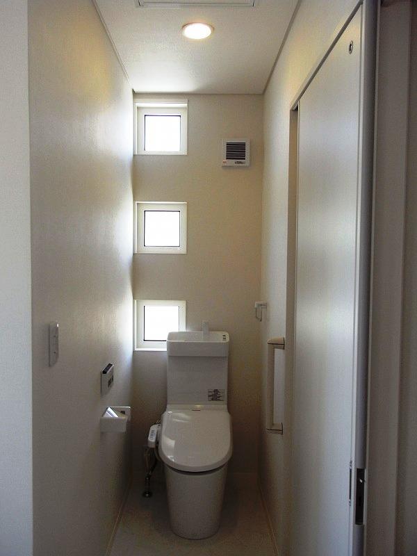 Toilet. 2F is a toilet