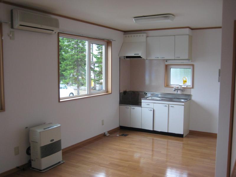 Living and room. Yes FF stove!