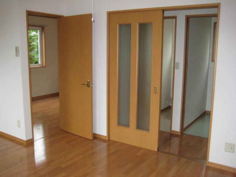 Other room space. Beautiful!