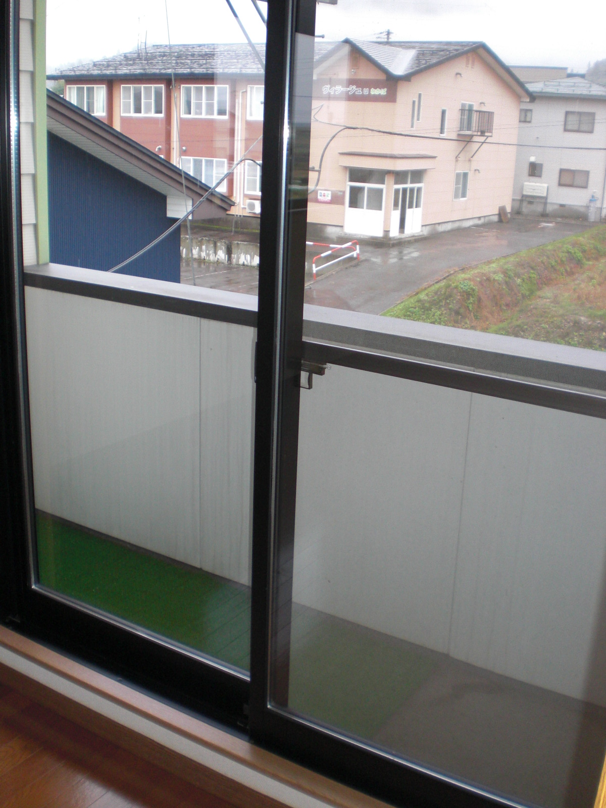 Balcony. Balcony with about 1.5 Pledge facing the east