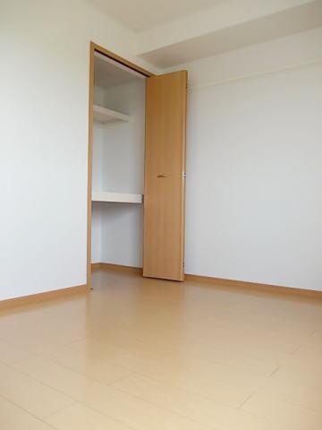 Other room space. Western style room!