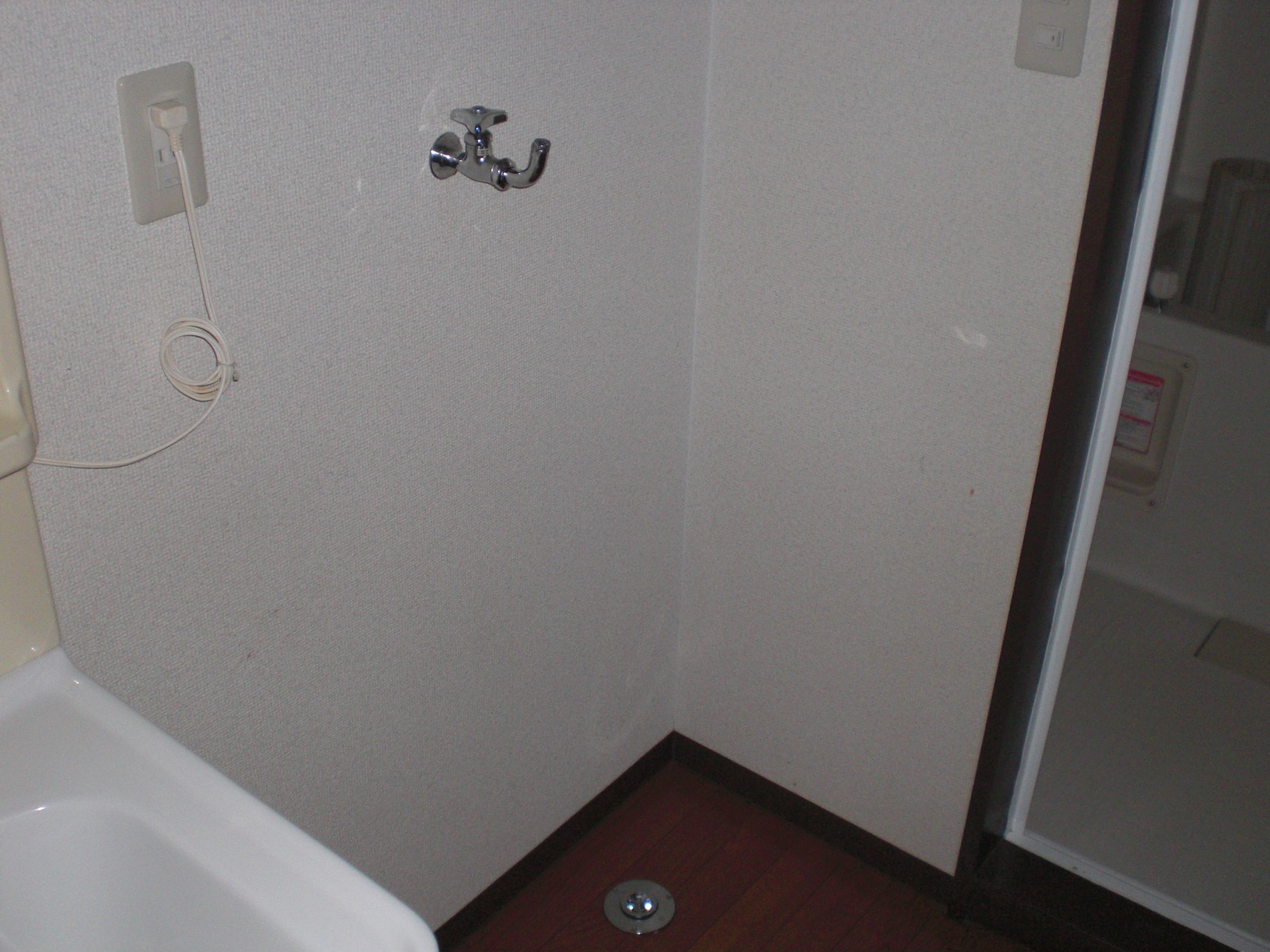 Washroom. Washing machine storage (washing bread is not)