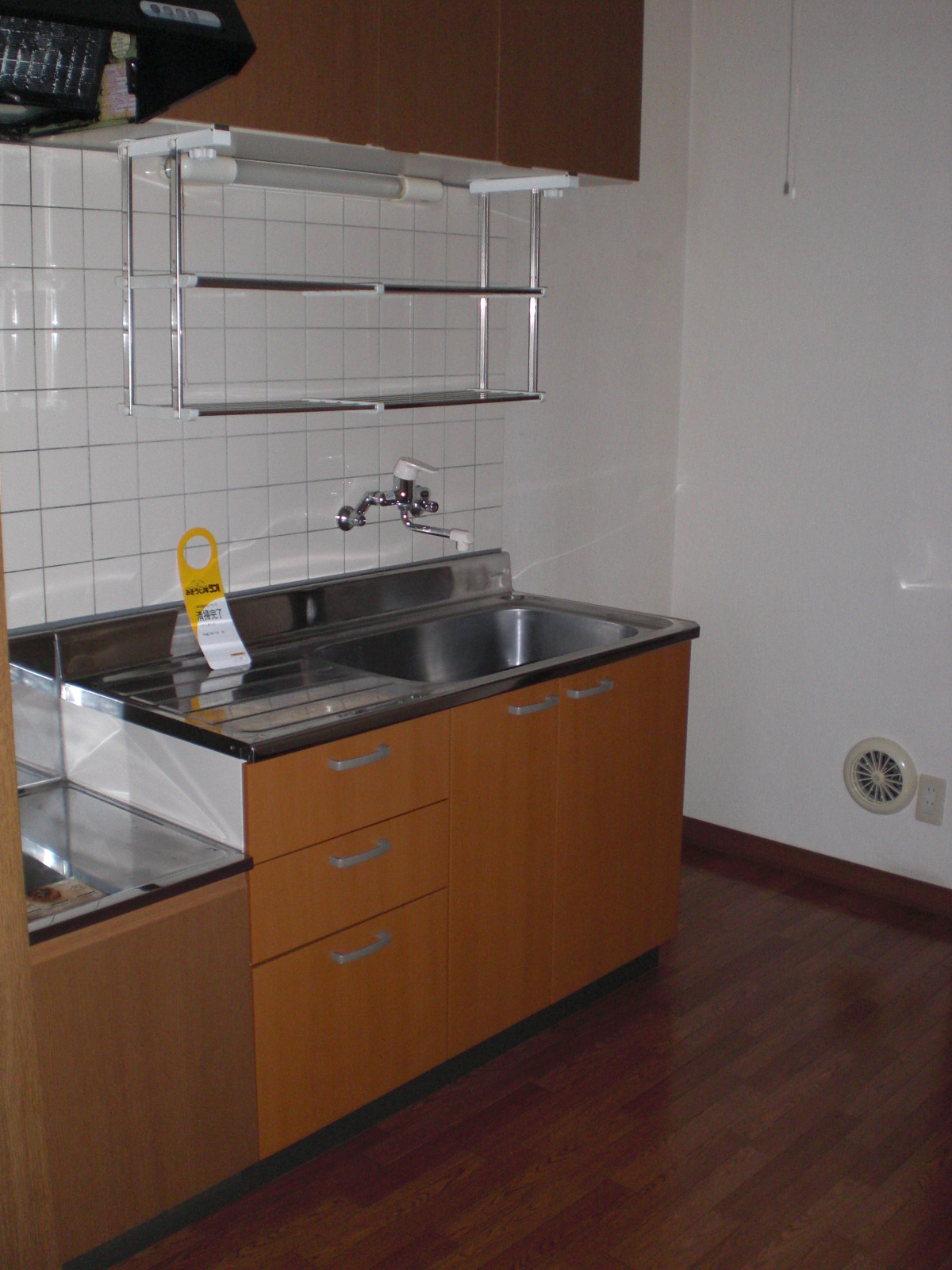 Kitchen. Faucet single lever is convenient