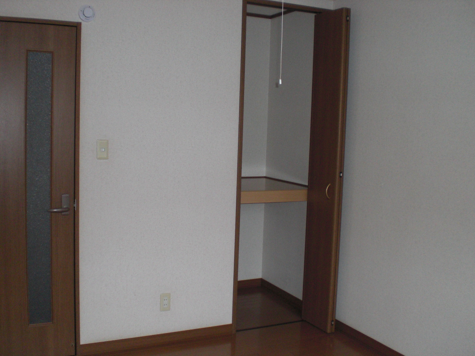 Receipt. Western-style 6 quires storage There are height and depth