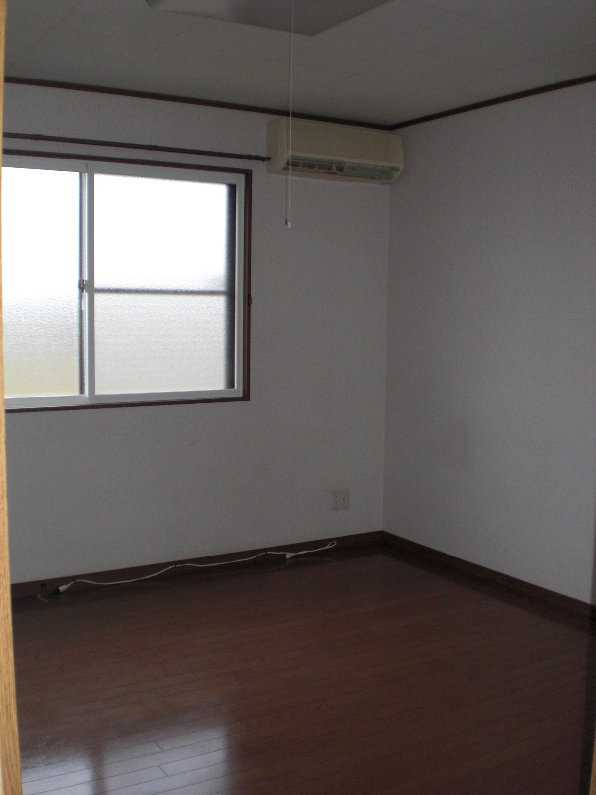 Living and room. 8 Pledge of Western-style rooms are air-conditioned FF stove