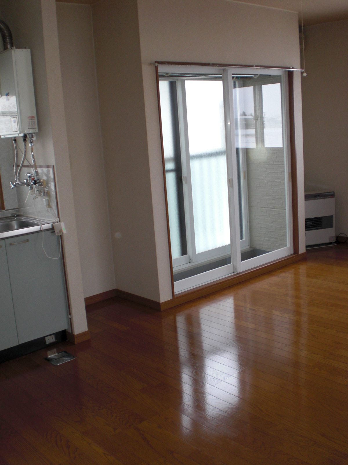 Living and room. Solarium and more next to the refrigerator storage