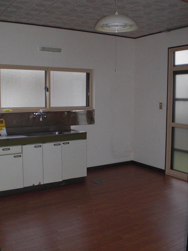 Living and room. 8 Pledge of DK