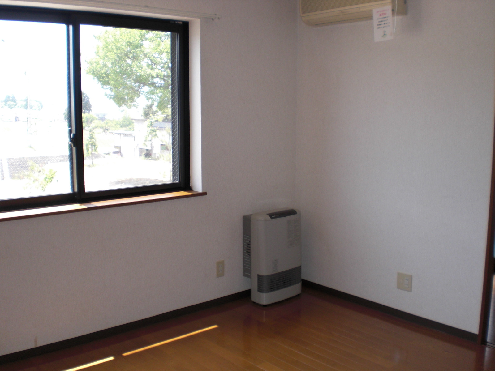 Living and room. The DK comes with air conditioning and FF stove